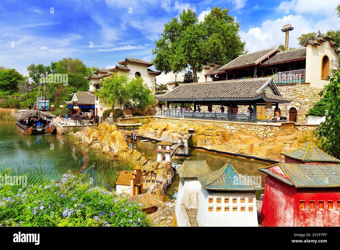 PORT AVENTURA, Spanien-SEPT, 06:Amusement in Spanien in der Nähe von Port Aventura Salou - Park. Eines der größten Parks in Europa. 6. September 2014 Veranstaltung im Hafen Stockfoto