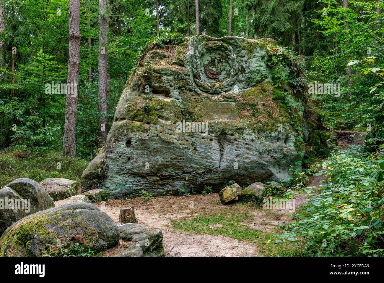 Deutschland, Bayern, Bismarckfelsen am Querkelsteinweg bei Ahorn, südöstlich von Schloss Hohenstein liegt der Hohenstein Felsengarten, der gut ausgeschilderte Querkelsteinweg führt zu den einzelnen Felsformationen Stockfoto