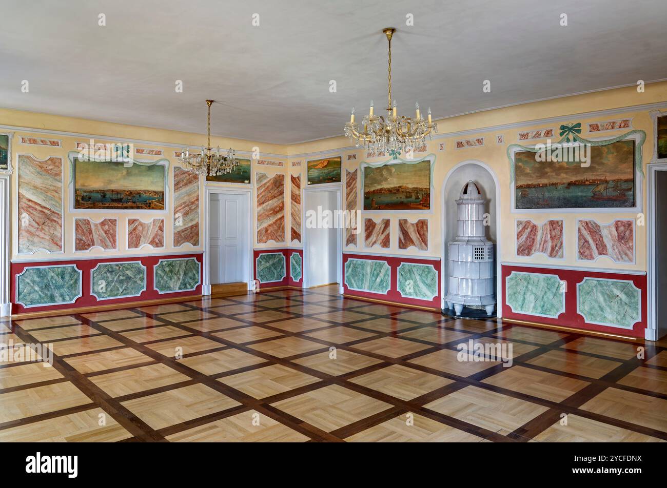 Deutschland, Baden-Württemberg, Schloss Dätzingen, frühklassizistischer Maltesersaal mit Schlachtgemälden und Bildern der Zweige des Malteserordens. Stockfoto