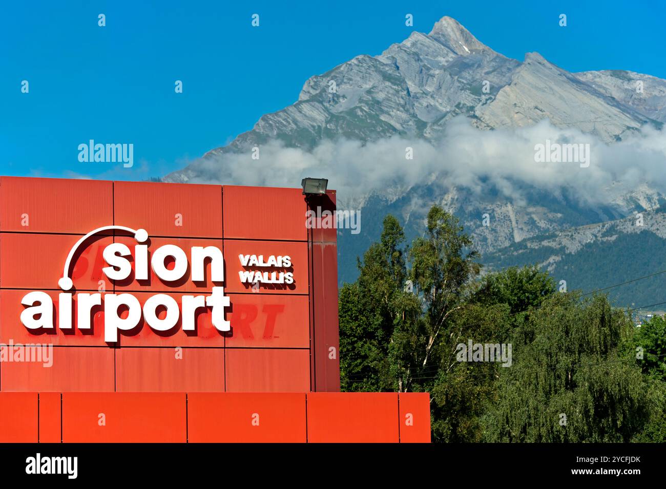 Alpenflugplatz Sion Airport, Heckgipfel Haut de Cry, Sion, Sion, Wallis, Schweiz Stockfoto