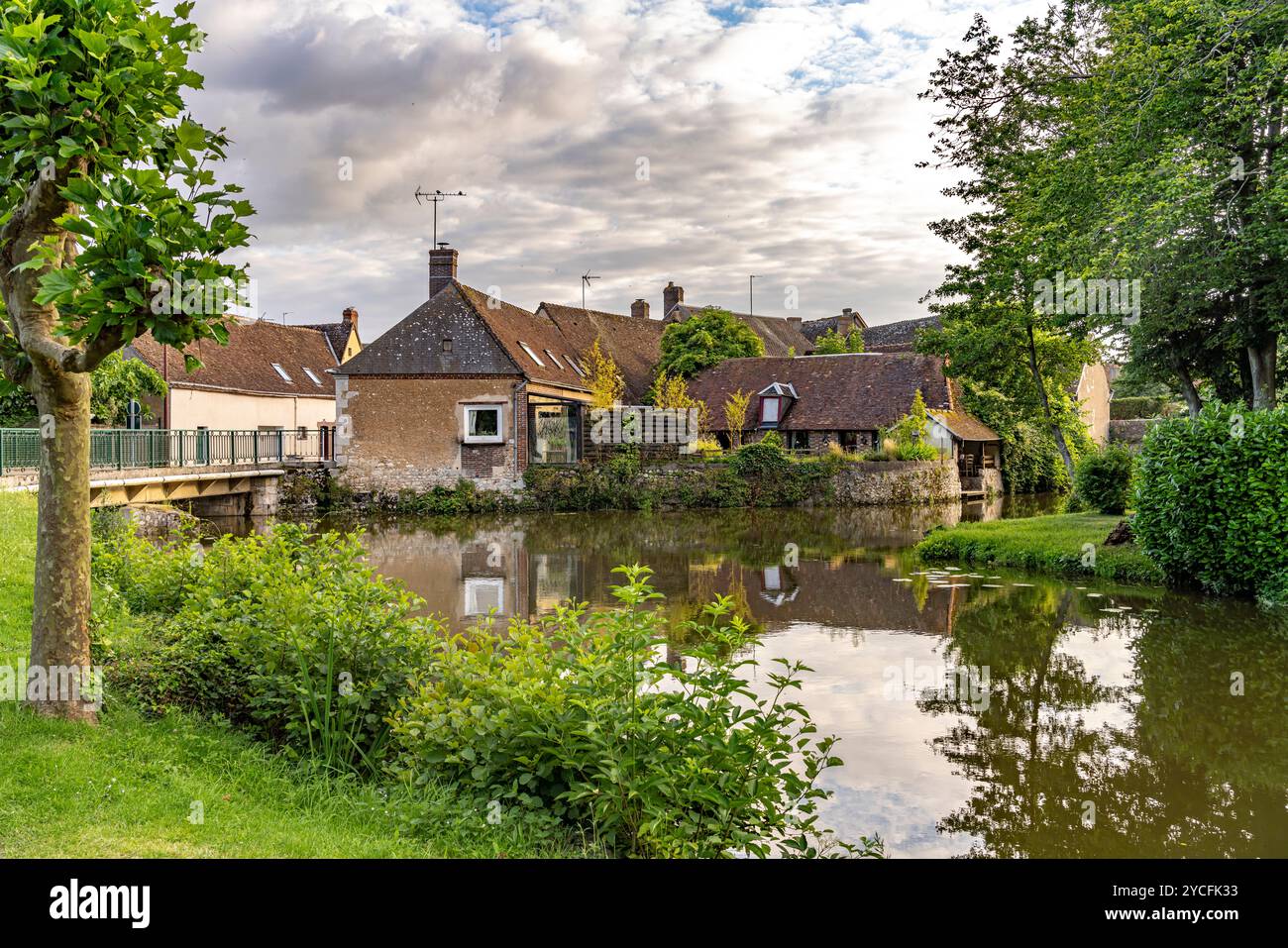 Der Fluss Loir in Alluyes, Center-Val de Loire, Frankreich, Europa Stockfoto