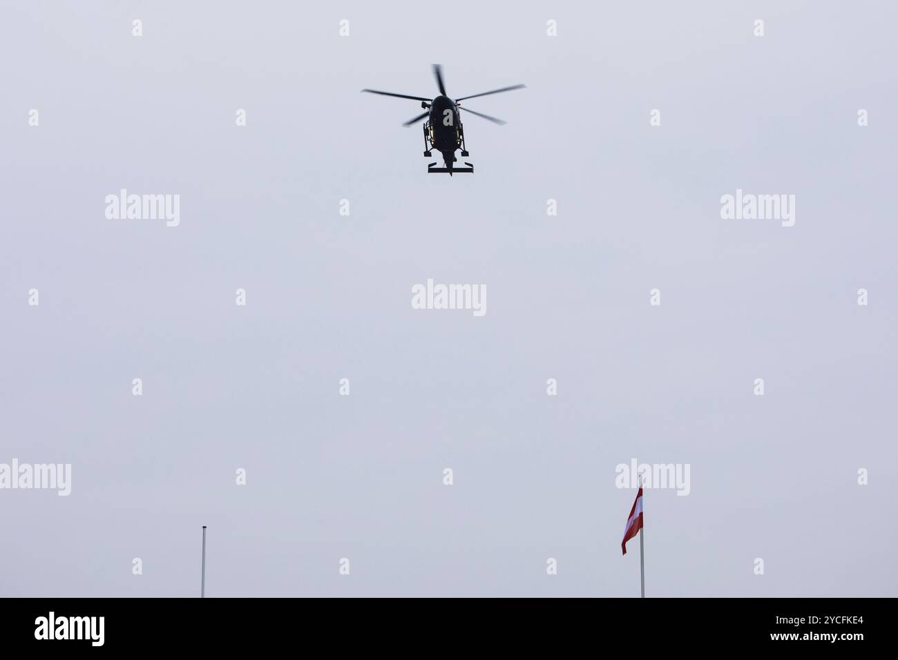 Wien, Österreich. Oktober 2024. ÖSTERREICH; WIEN; 20241023; ein AW 169 Löwenhubschrauber der Österreichischen Bundeswehr bei der Landung während der Vorbereitungen zum Österreichischen Nationalfeiertag vor der Wiener Hofburg am Heldenplatz in Wien am 23. Oktober 2024. /// ÖSTERREICH; WIEN; 20241023; ein AW 169 Lion Hubschrauber des Österreichischen Bundesheers währen Landung während der Vorbereitungen auf dem Österreichischen Nationalfeiertag vor der Wiener Hofburg am Heldenpaltz in Wien am 23. Oktober 2024. - 20241023 PD1987 Credit: APA-PictureDesk/Alamy Live News Stockfoto