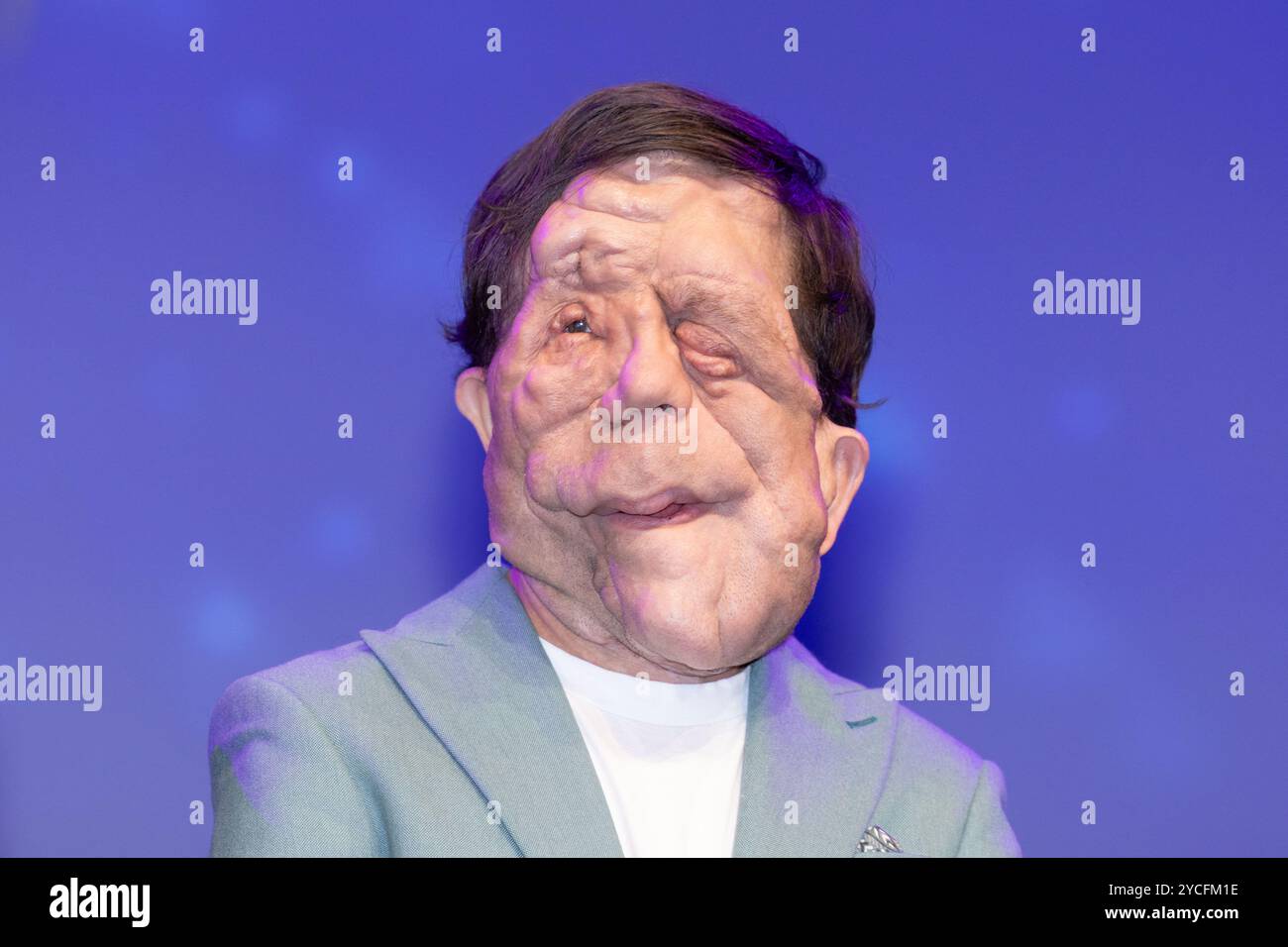 Cannes, Frankreich. Oktober 2024. Adam Pearson nimmt am 22. Oktober 2024 an den Diversify TV Awards im Rahmen der MIPCOM 2024 in Cannes Teil. Foto von Shootpix/ABACAPRESS. COM Credit: Abaca Press/Alamy Live News Stockfoto