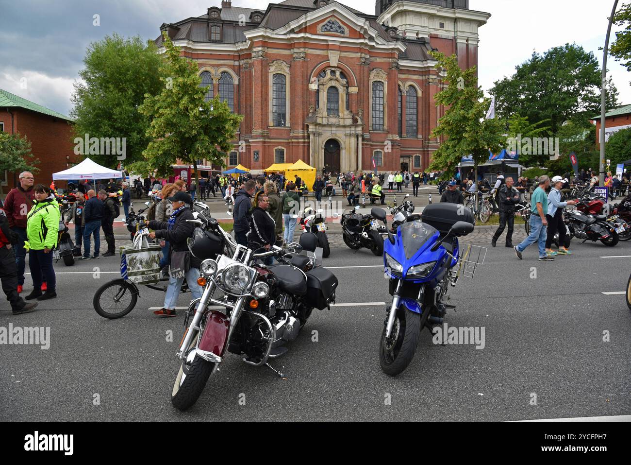 Europa, Deutschland, Hansestadt Hamburg, Stadt, jährliches Bikertreffen vor dem Michel, Michaelskirche, Teilnehmerparade Stockfoto