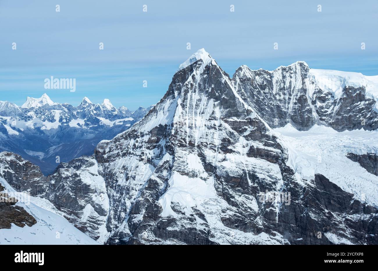 Kyashar oder Thangnaktse oder Peak 43 – ist ein 6769 m hoher Berg in der Region Khumbu in Nepal im sogenannten Hinku Himal. Es befindet sich innerhalb des Makalu Stockfoto