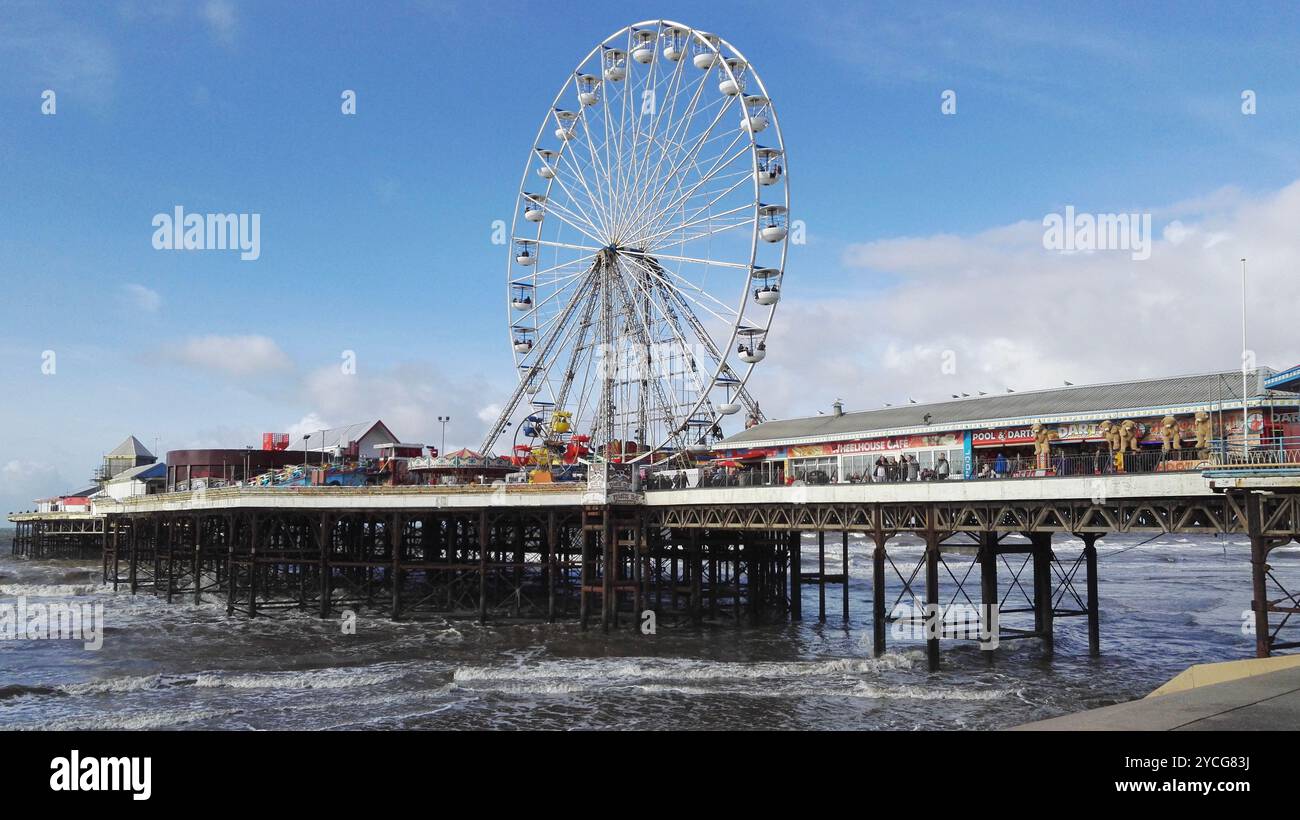 Blackpool Central Pier mit Riesenrad Stockfoto
