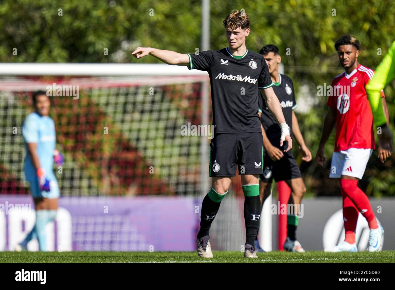 Lissabon, Portugal. Oktober 2024. Lissabon: Thijs Kraaijeveld von Feyenoord O19 während der dritten Runde des neuen Formats der UEFA Youth League 2024/2025. Das Spiel findet am 23. Oktober 2024 auf dem Futebol Campus Benfica in Lissabon, Portugal, zwischen SL Benfica U19 und Feyenoord U19 statt. Credit: Box to Box Pictures/Alamy Live News Stockfoto