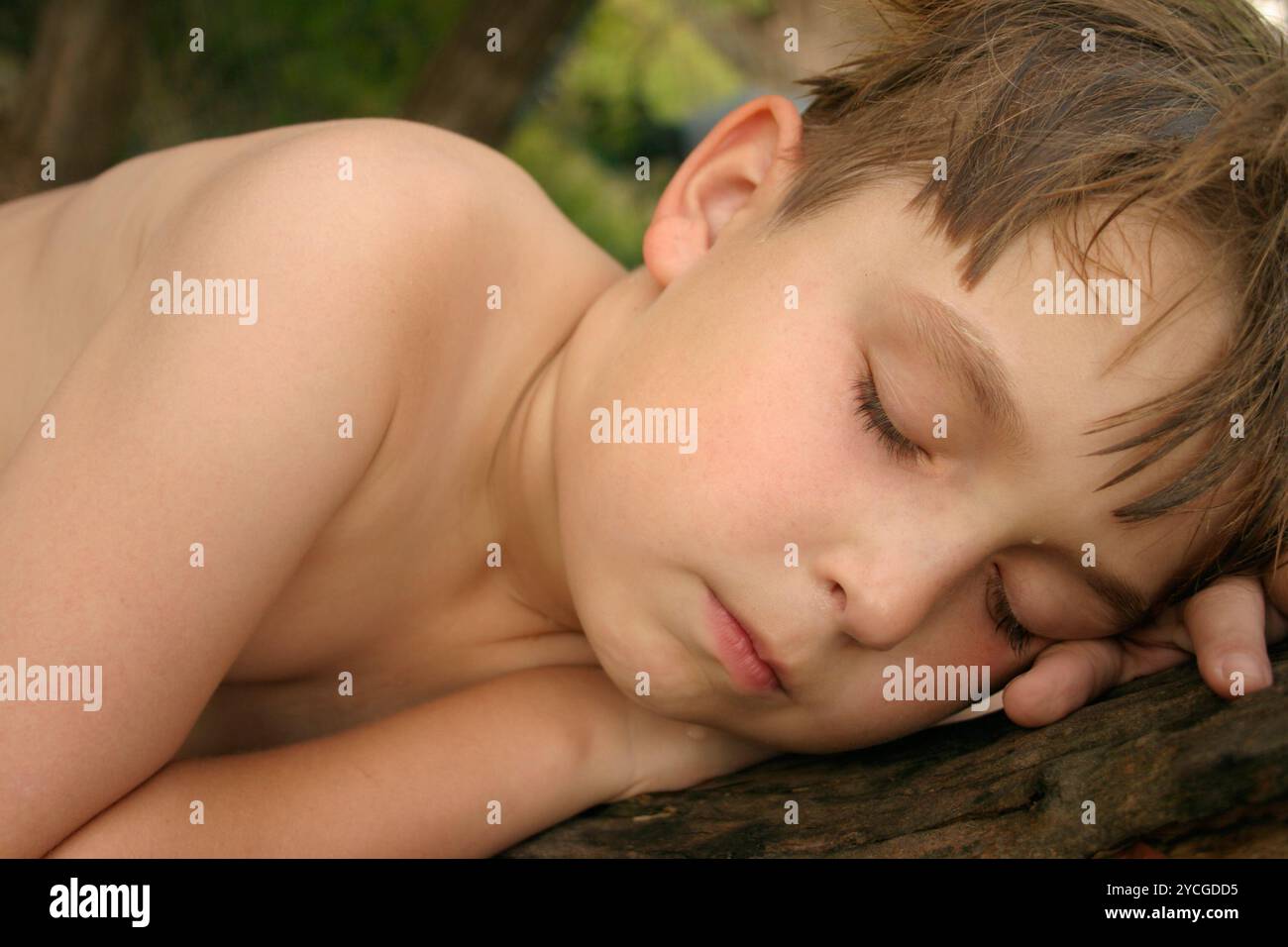 Das Kind schläft schnell Stockfoto