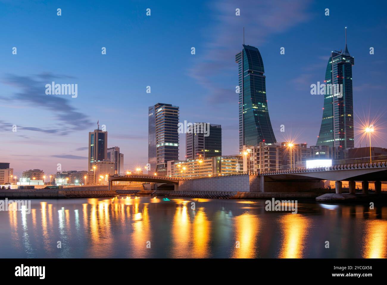 Bahrain Financial Harbor, Harbor Towers, Blick auf die Skyline von Bahrain Sonnenuntergang Sonnenaufgang Stockfoto