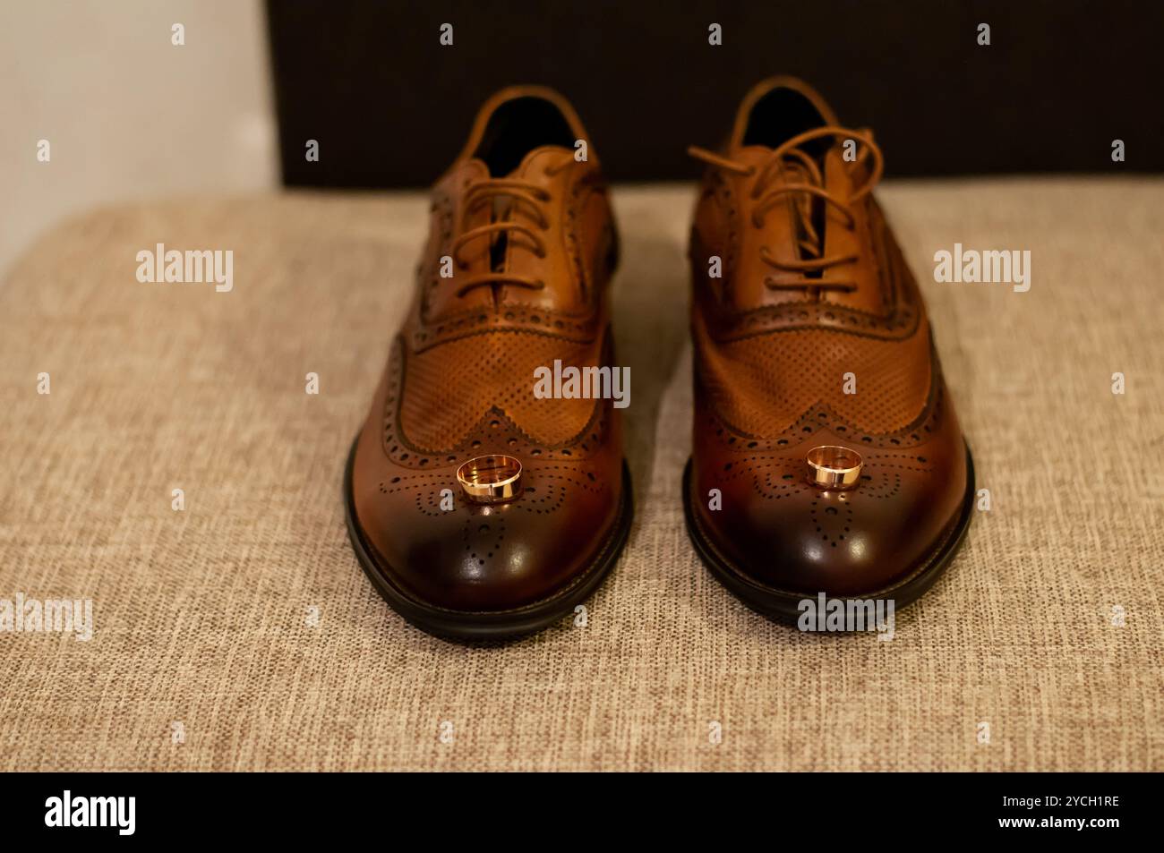 Eheringe Schuhe des Bräutigams Stockfoto