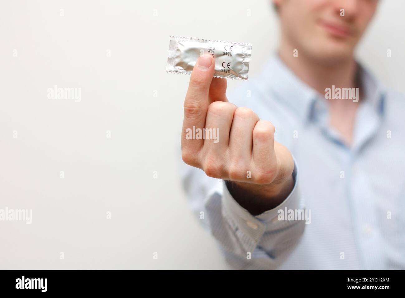 Mann-Betrieb-Kondom Stockfoto