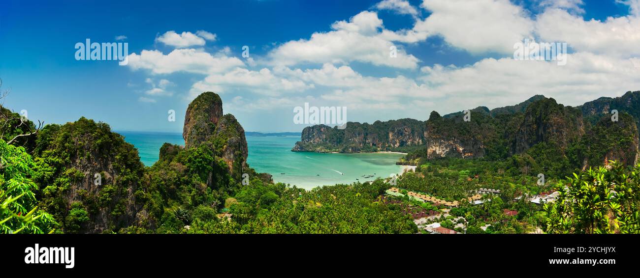 Panorama der tropischen Strandlandschaft. Thailand Stockfoto