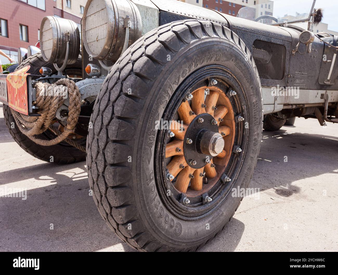 SAMARA, RUSSLAND - 16. JUNI: Rallye der Retro-Autos Peking-Paris 2013 , 16. Juni 2013 in Samara, Russland. Rad der La France Toure Stockfoto