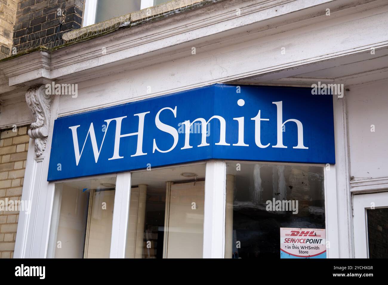 Local WHSmith (WH Smith) Ladenschild in Saffron Walden, Essex, Großbritannien. Stockfoto