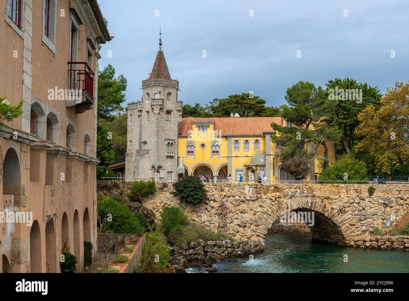 Das Palácio dos Condes de Castro Guimarães, 1900 als Sommerhaus eines Adels in Cascais erbaut, wurde 1931 zu einem Museum mit einzigartigen Artefakten Stockfoto