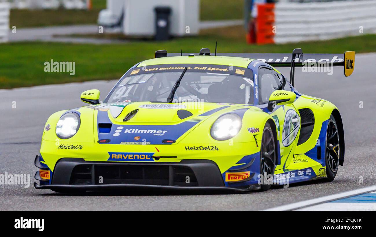 Hockenheim, Deutschland. Oktober 2024. Johannes Kapfinger (DE), Michael Kapfinger (DE), (Porsche, Team Joos Sportwagentechnik), 18.10.2024, Hockenheim (Deutschland), Motorsport, ADAC GT Masters, Hockenheimring 2024 Credit: dpa/Alamy Live News Stockfoto