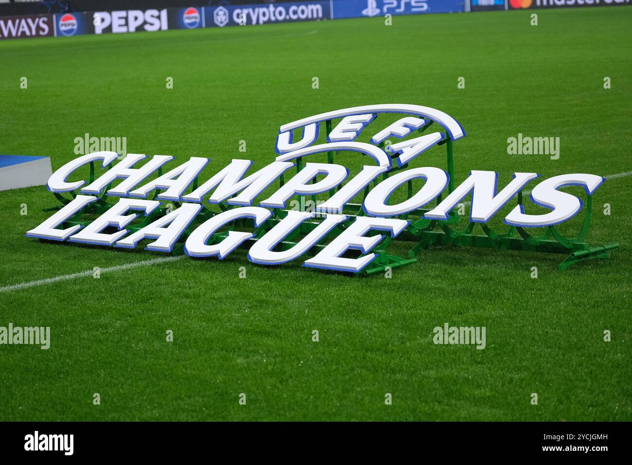 Offizielles Logo der UEFA Champions League 2024/2025 League während des Fußballspiels der UEFA Champions League Phase MD3 zwischen Atalanta BC und Celtic FC im Gewiss Stadium am 23. Oktober 2024 in Bergamo, Italien. Stockfoto