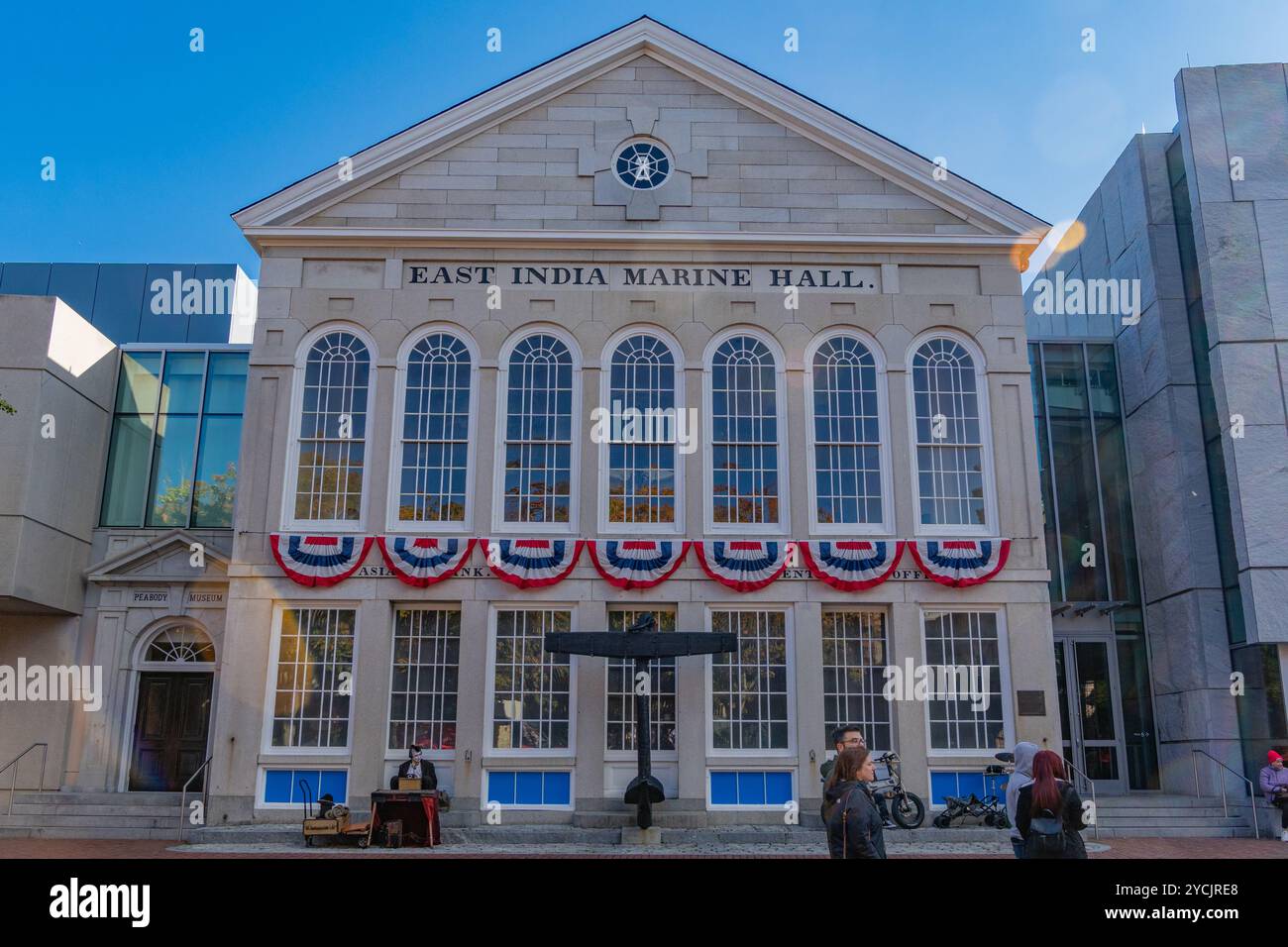 Salem, MA, USA-21. Oktober 2024: Besucher der jährlichen Halloween Haunted Happenings Veranstaltung im Oktober. Stockfoto