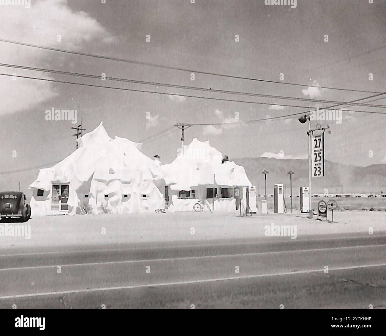 Tankstelle an der U.S. Route 66, Albuquerque, New Mexico, September 1948 Stockfoto