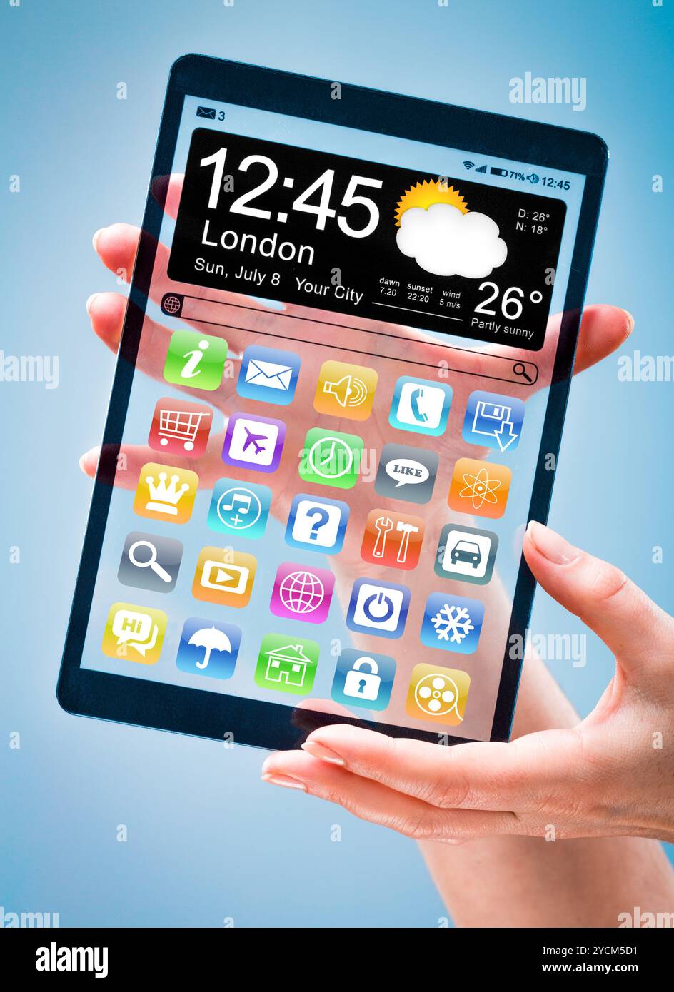 Tablet mit transparentem Bildschirm in menschlichen Händen. Stockfoto