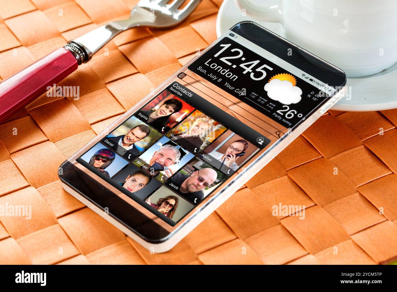 Smartphone mit einem transparenten Display. Stockfoto
