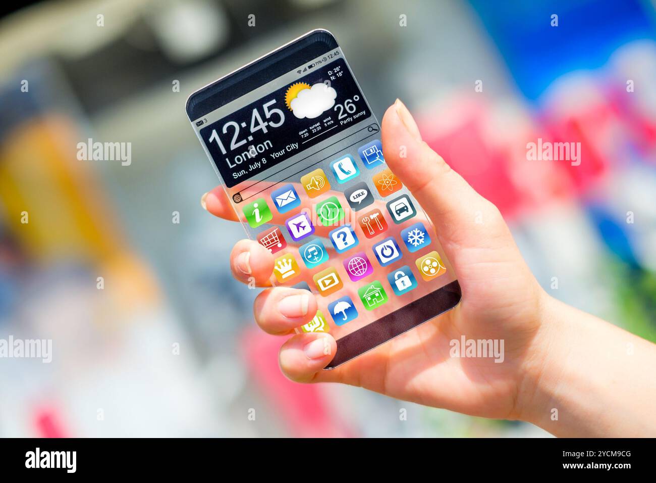 Smartphone mit transparenten Bildschirm in Menschenhand. Stockfoto