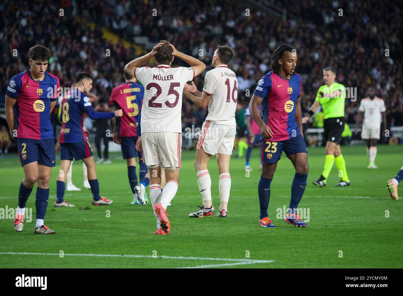 Thomas Mueller kann es nicht fassen (Bayern München #25), ESP, FC Barcelona - FC Bayern München, Fussball, Champions-League, 3. Spieltag, Saison 2024/2025, 23.10.2024 Foto: Eibner-Pressefoto/Jörg Niebergall Stockfoto