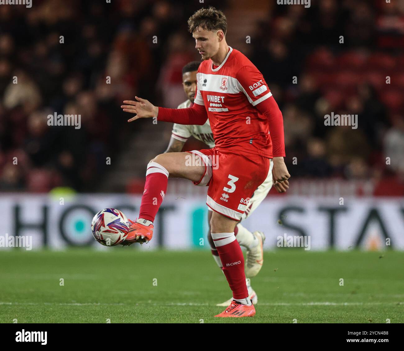 RAV van den Berg aus Middlesbrough führt den Ball während des Sky Bet Championship Matches Middlesbrough gegen Sheffield United im Riverside Stadium, Middlesbrough, Großbritannien, 23. Oktober 2024 (Foto: Alfie Cosgrove/News Images) Stockfoto