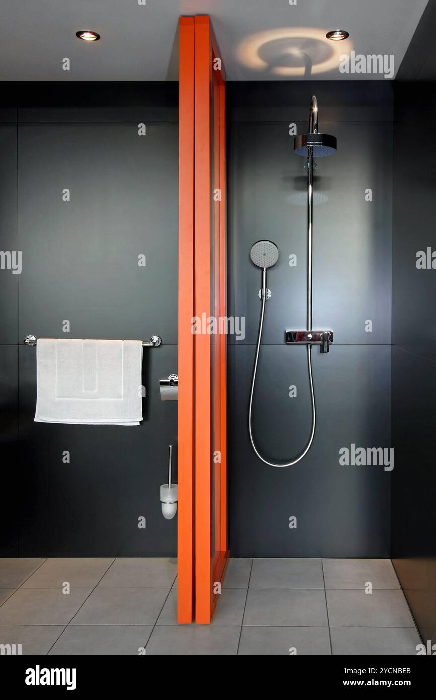 Schwarze Dusche Stockfoto