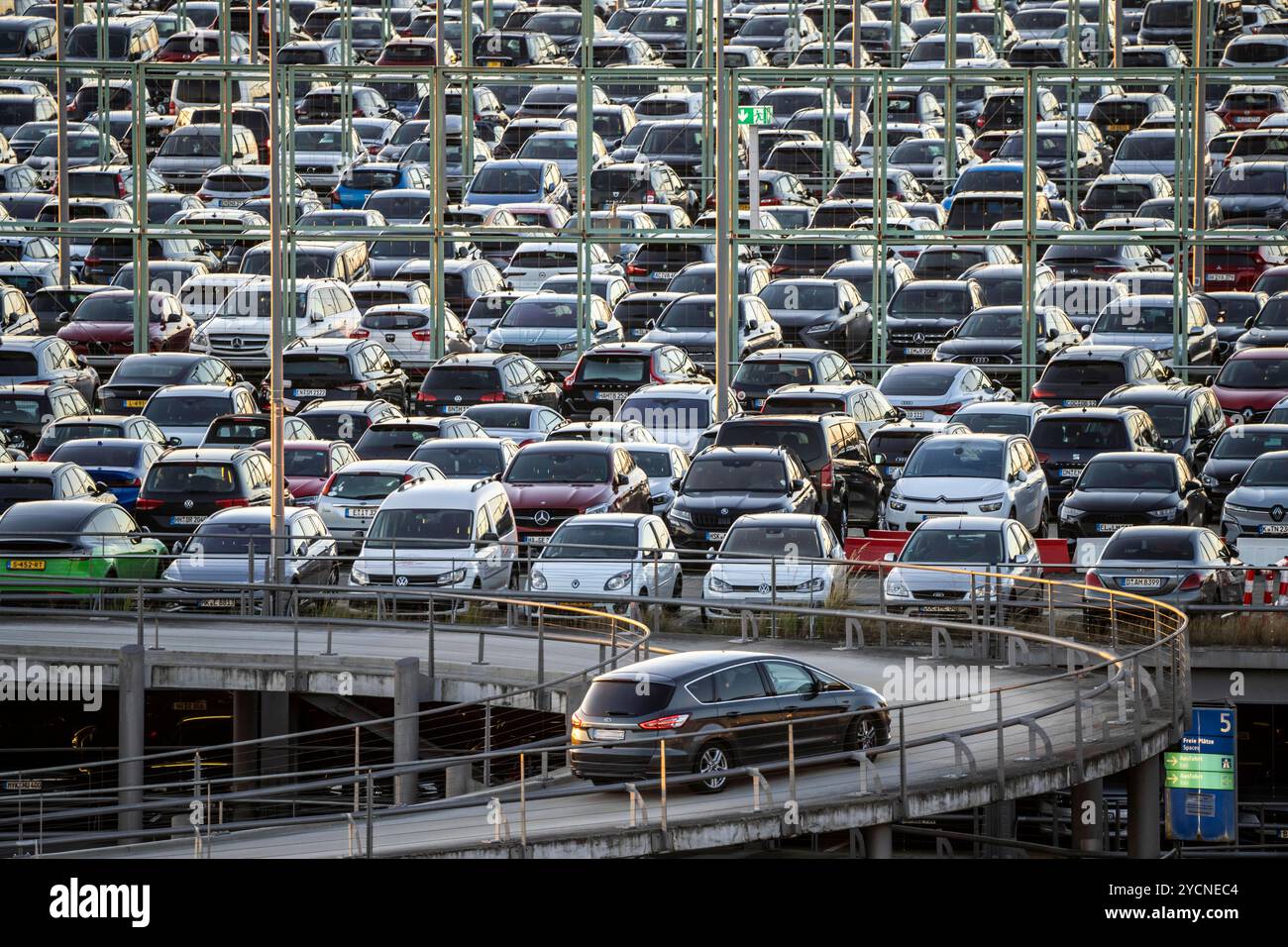 Köln Bonn Airport Parkhaus P2 www.alamy.de