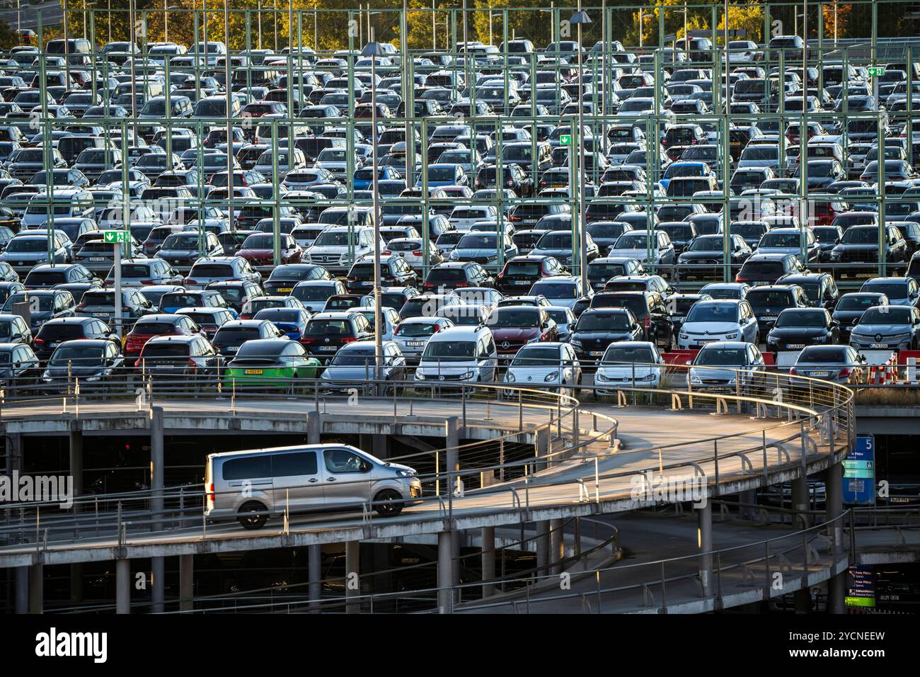 Flughafen Köln Bonn Parken Parkhaus 3 Buchen www.alamy.de