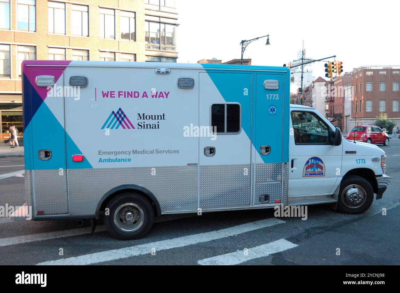 New York, USA. Oktober 2024. In Manhattan, New York City, wird ein Rettungswagen des Mount Sinai gesichtet. (Credit Image: © Jimin Kim/SOPA Images via ZUMA Press Wire) NUR REDAKTIONELLE VERWENDUNG! Nicht für kommerzielle ZWECKE! Stockfoto