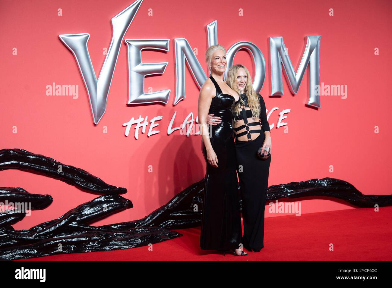 London, Großbritannien. Oktober 2024. Im Bild: (L-R) - Hannah Waddingham und Juno Temple nehmen an der britischen Premiere von „Venom: The Last Dance“ im BFI IMAX Teil. Quelle: Justin Ng/Alamy Live News Stockfoto