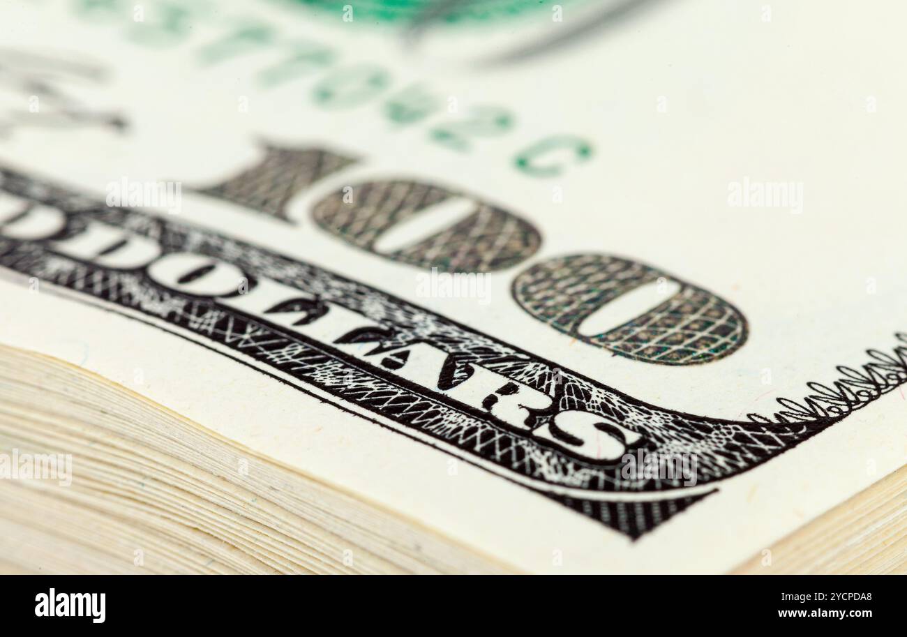 Stapel von zehntausend Dollar Haufen von hundert-Dollar-Scheine. Fragment Stockfoto
