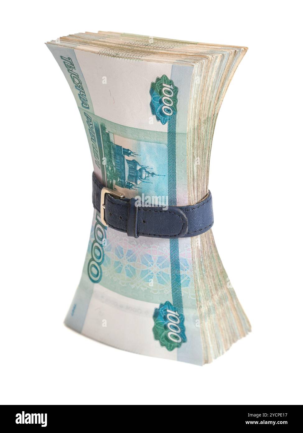 Russische Rubel Rechnungen umhüllt von Gürtel isoliert auf weißem Hintergrund Stockfoto