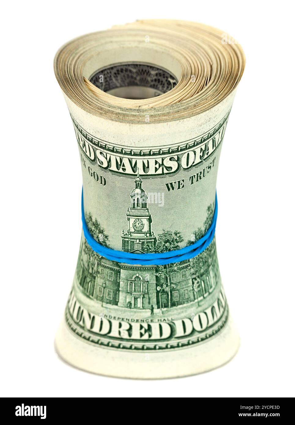 Rolle des US-Dollars, umhüllt von Kautschuk isoliert auf weißem Hintergrund Stockfoto