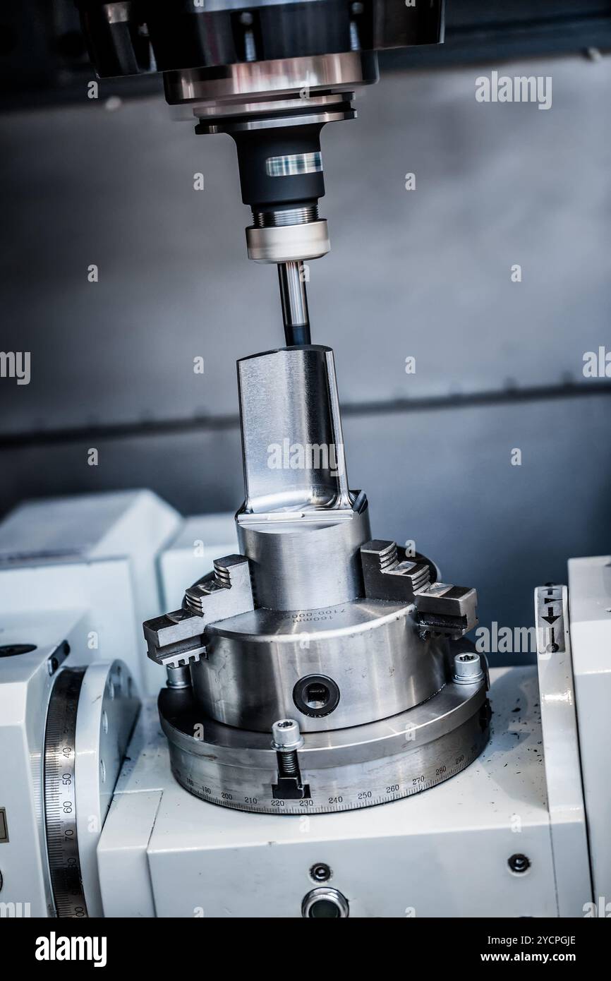 CNC-Fräsmaschine für Metallbearbeitung. Stockfoto CNC-Fräsmaschine für Metallbearbeitung. Stockfoto
