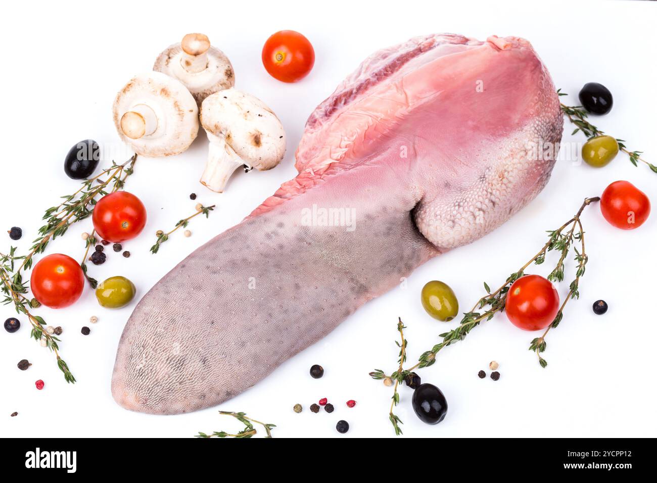 Rohe Zunge mit Gewürzen Stockfoto