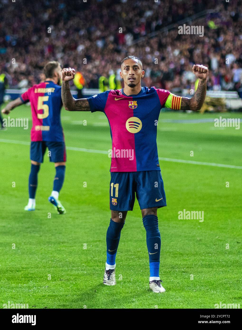 Barcelona, Spanien. Oktober 2024. Raphinha vom FC Barcelona feiert sein Tor im dritten Spiel der UEFA Champions League zwischen dem FC Barcelona und dem Bayern München am 23. Oktober 2024 in Barcelona. Quelle: Joan Gosa/Xinhua/Alamy Live News Stockfoto