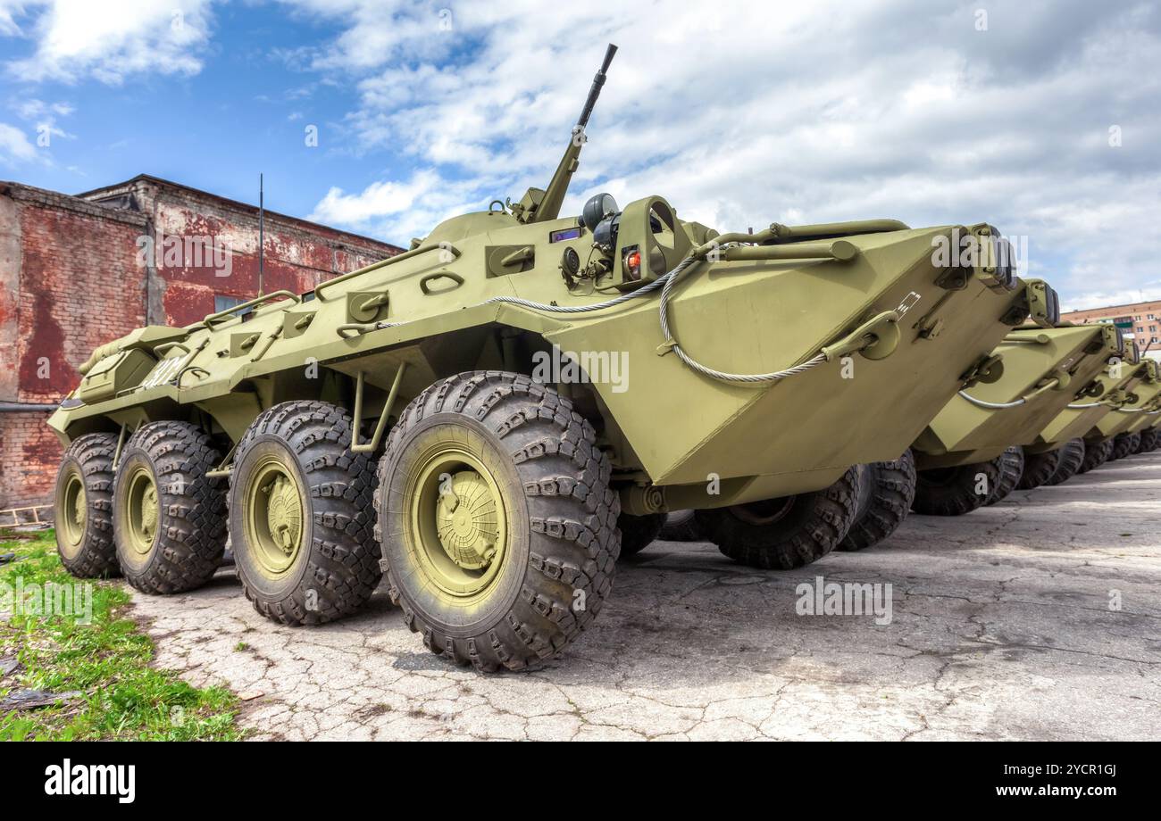 Russische Armee BTR-80 gepanzerte Radfahrzeuge Mannschaftswagen Stockfoto