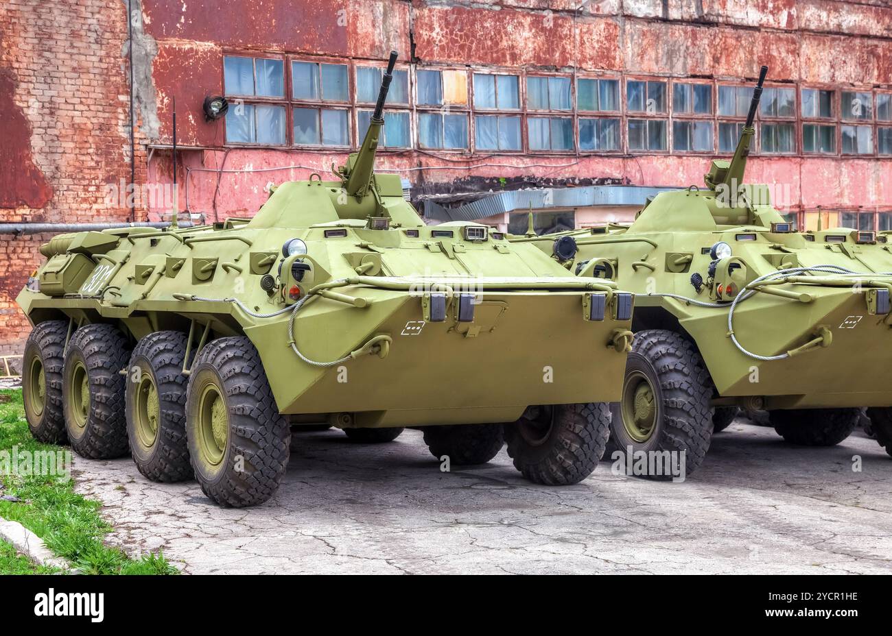 Russische Armee BTR-80 gepanzerte Radfahrzeuge Mannschaftswagen Stockfoto