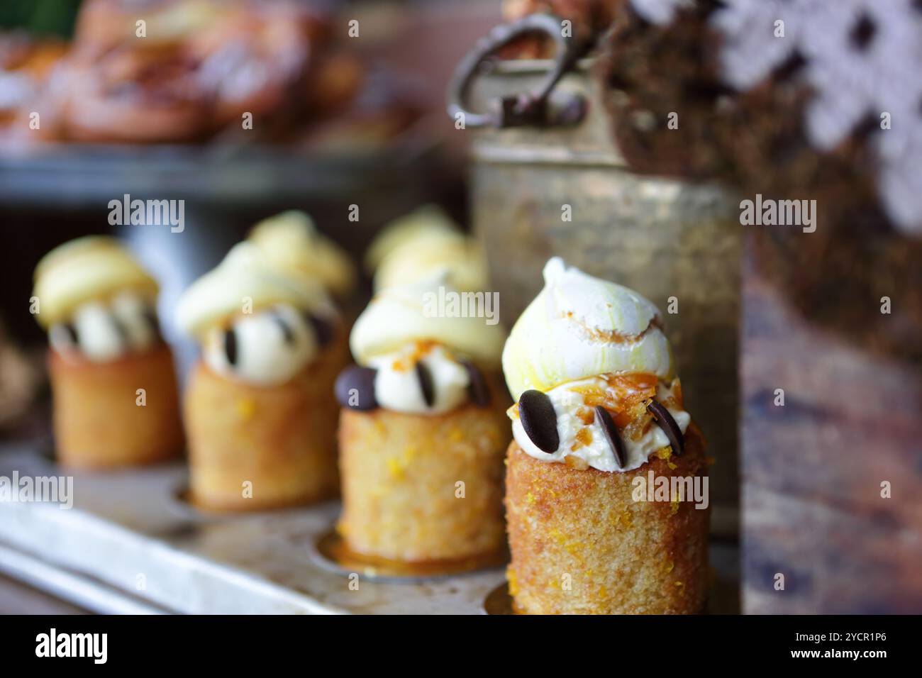 Leckere Kuchen und Gebäck Stockfoto