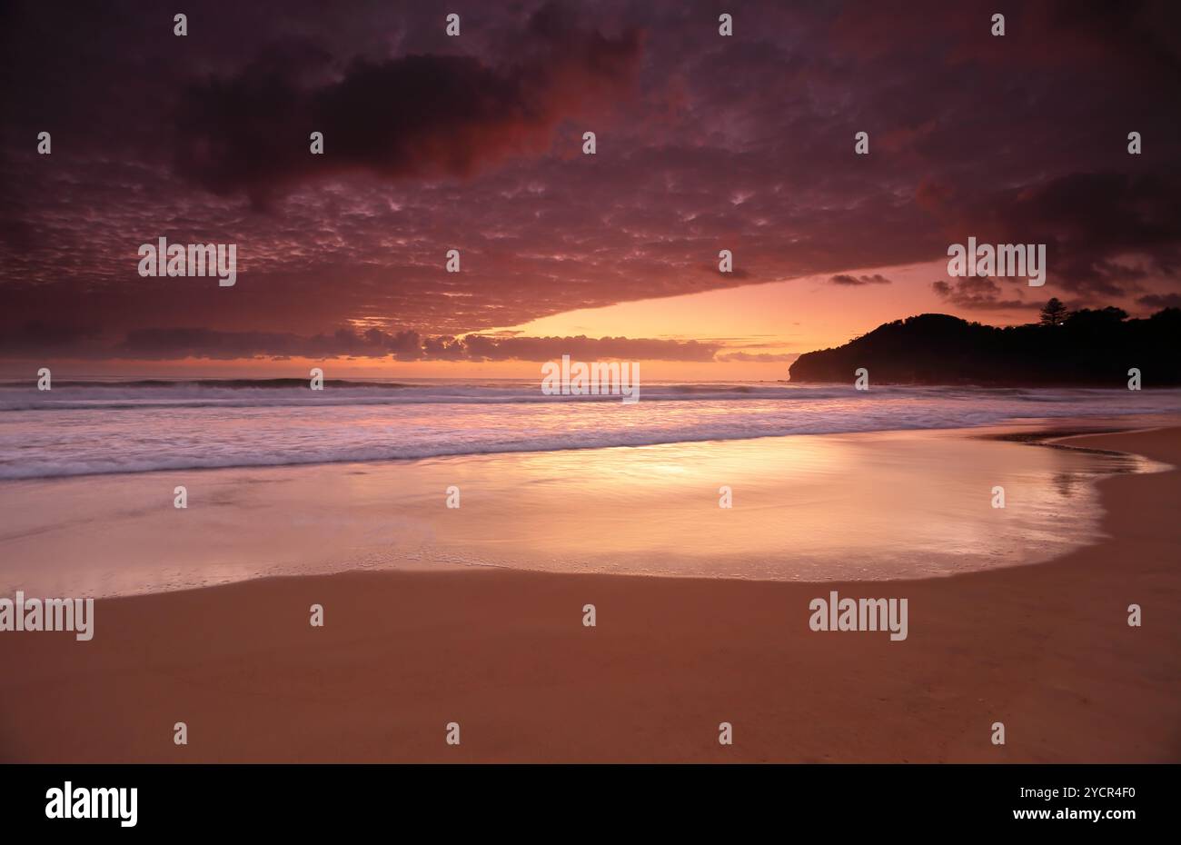 Sonnenaufgang am Warriewood Beach Stockfoto