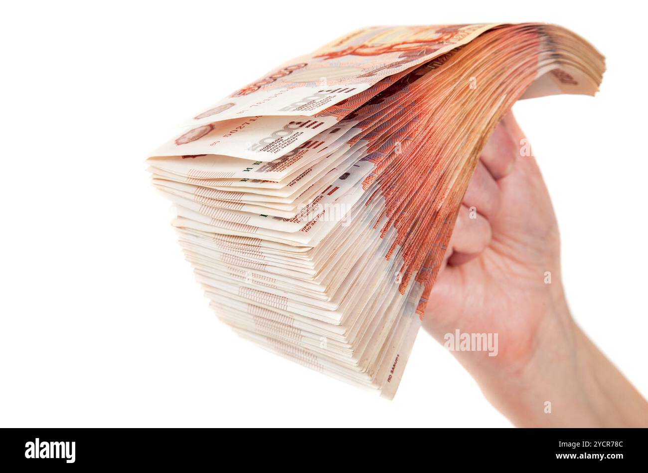 Hand mit Stapel der russische Rubel Rechnungen auf dem weißen Hintergrund isoliert Stockfoto