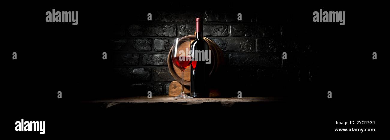 Wein auf schwarze Steine Stockfoto