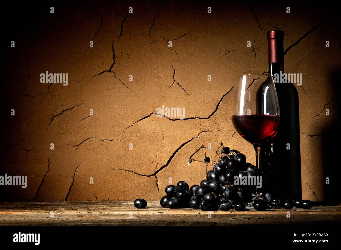 Reife Trauben und Wein Stockfoto