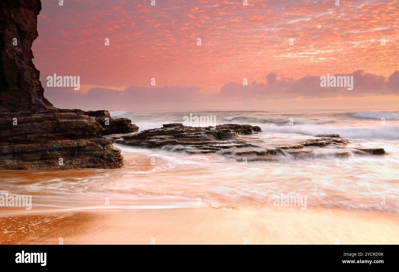 Sensationeller Sonnenaufgang am Morgen Stockfoto
