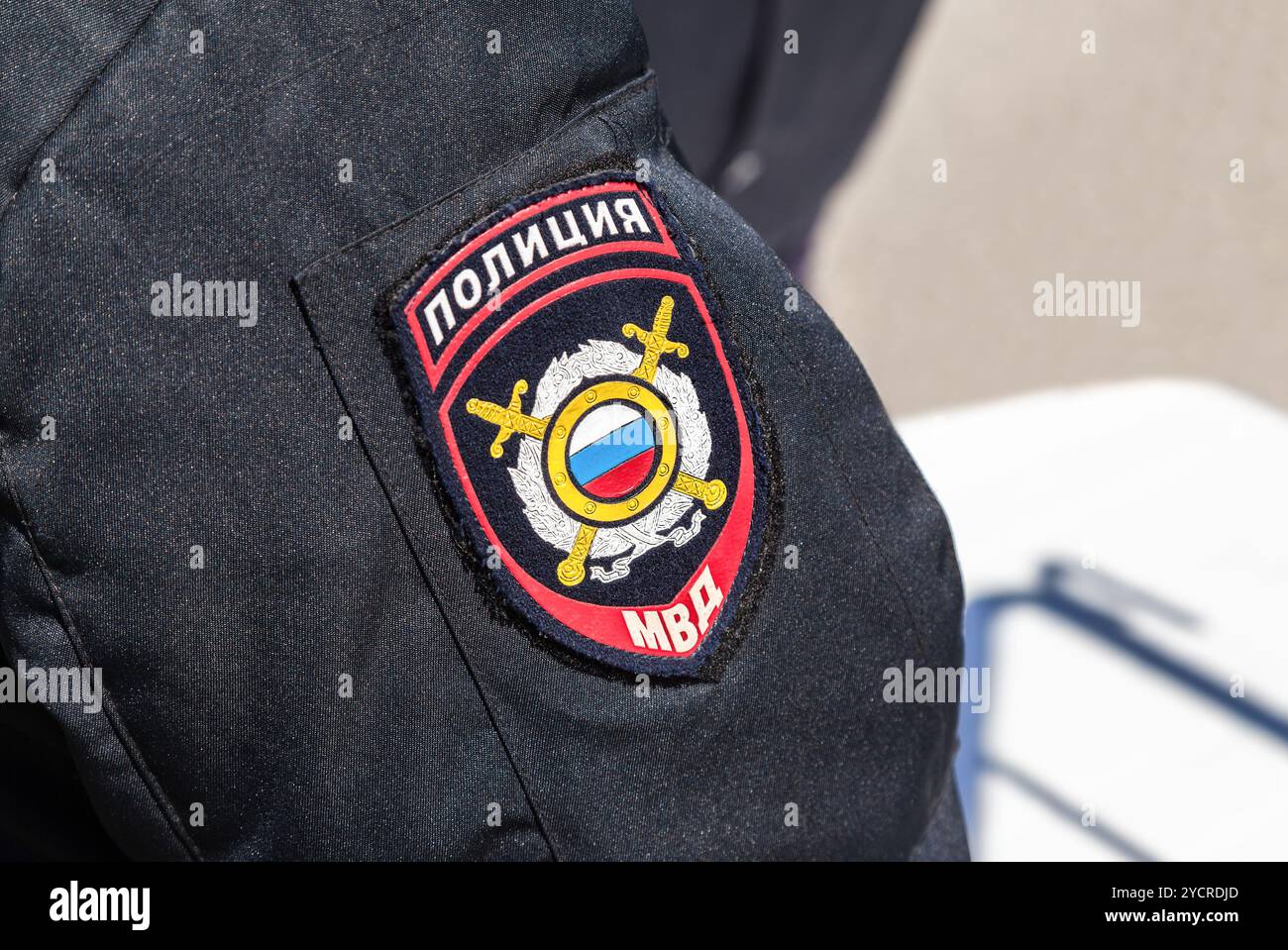 Chevron auf den Ärmel Uniformen des russischen Polizisten Stockfoto