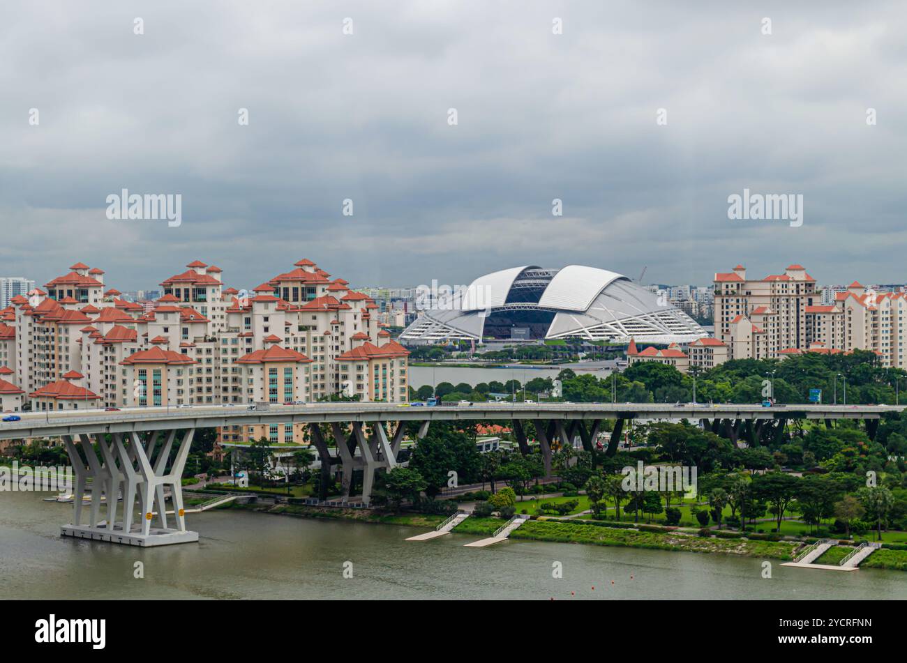 Singapur National Stadium in der Nähe des Kallang Flusses im Hafengebiet von Singapur Stockfoto