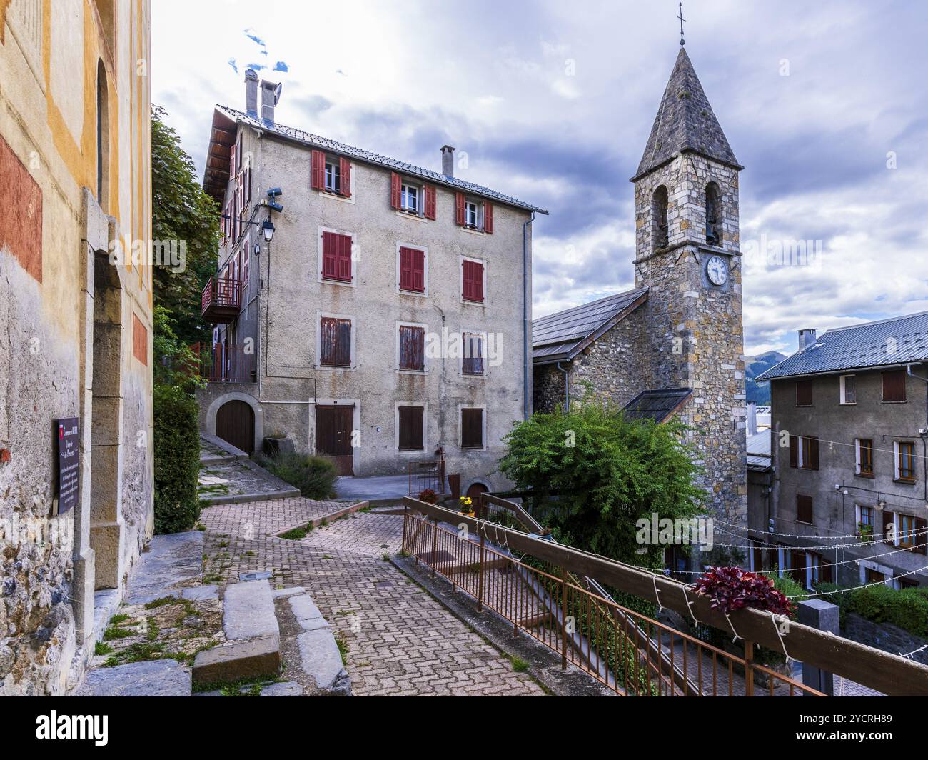 Altes rustikales Dorf Beuil, Departement Alpes Maritimes, Route de Grand Alpes, Französische Seealpen, Frankreich, Europa Stockfoto